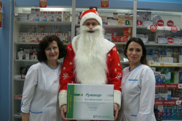 Представительство компании "Pharmacare PLC" в Республике Беларусь поздравляет партнеров, работников аптек и врачей с наступающим Новым Годом!